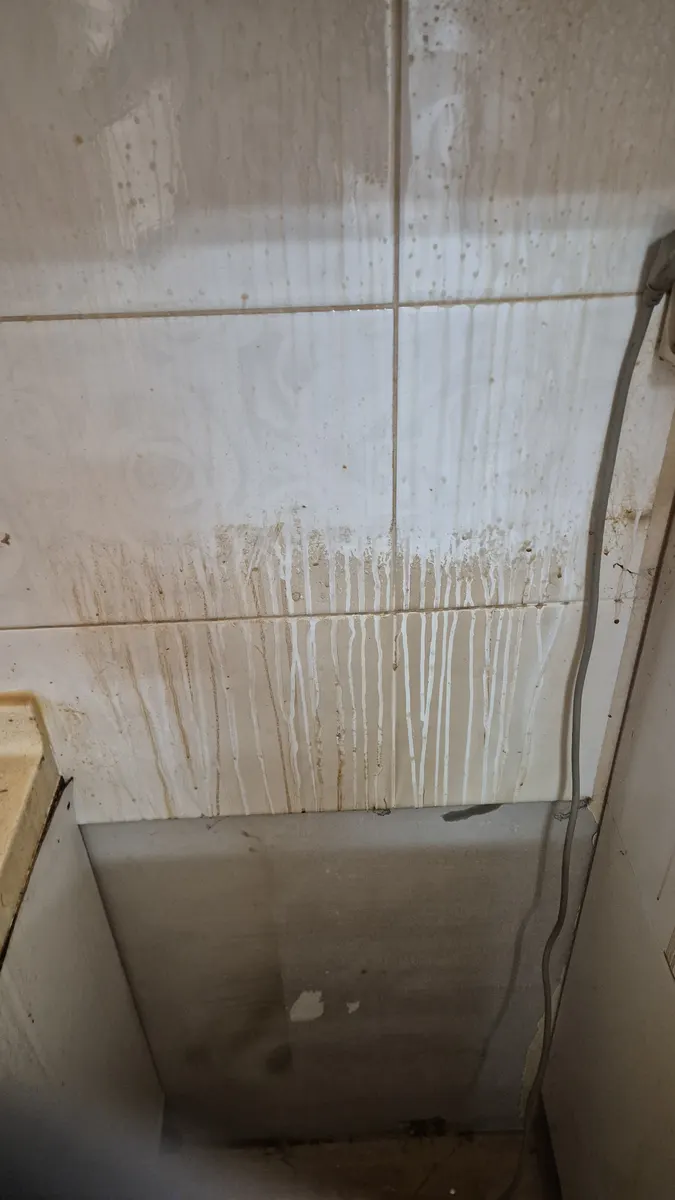 주방 벽면 니코틴 흘러내림 오염