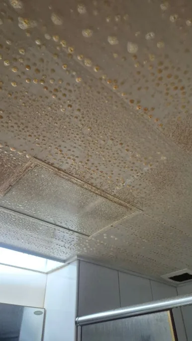 환기구 내부 니코틴 오염