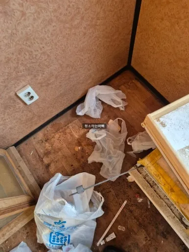 오류동 빌라 바닥 오염 방치