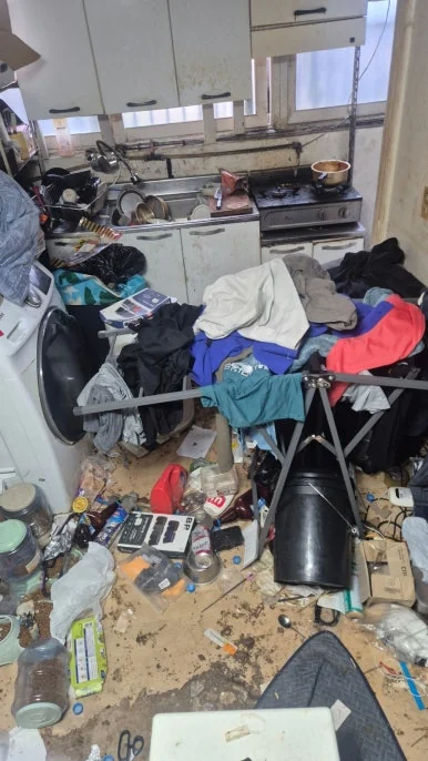 고양이 소변 오염 바닥 세정 전