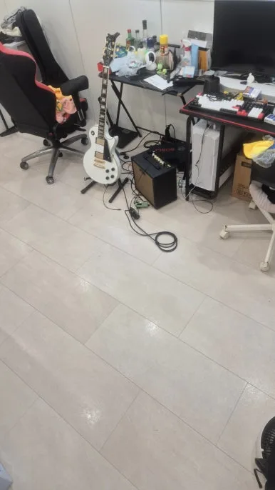 반려동물 난장판 청소 후 깨끗한 바닥