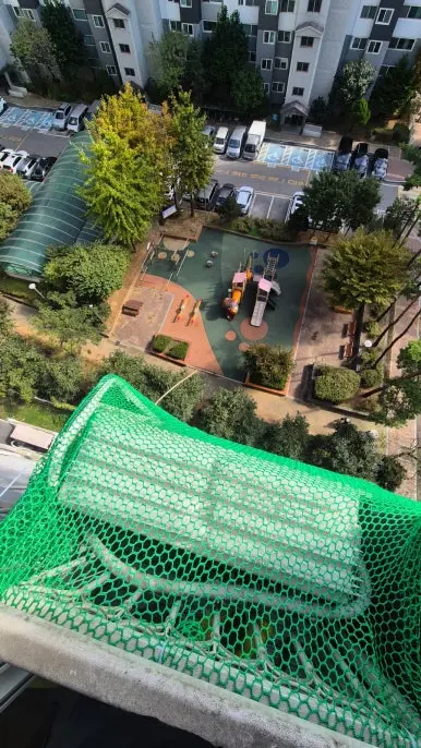 비둘기 배설물 방충망