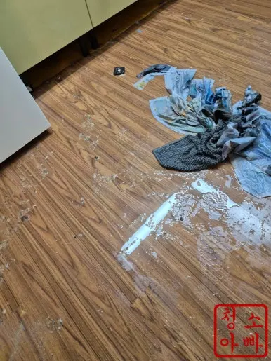 배관역류 주방 바닥 오수 오물 걸레 오염 작업전