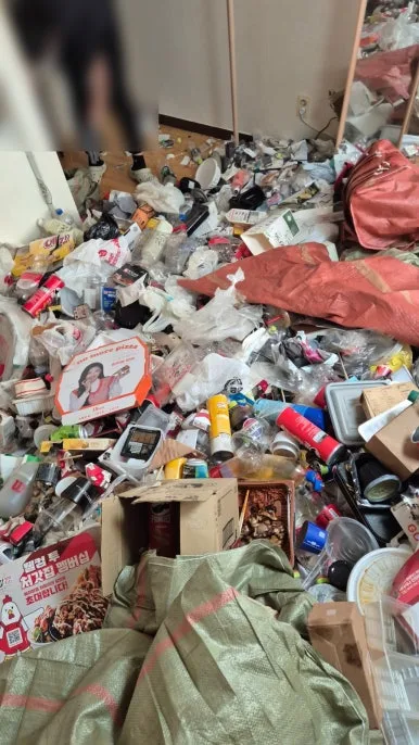 서울 쓰레기집 배달음식 용기 산더미