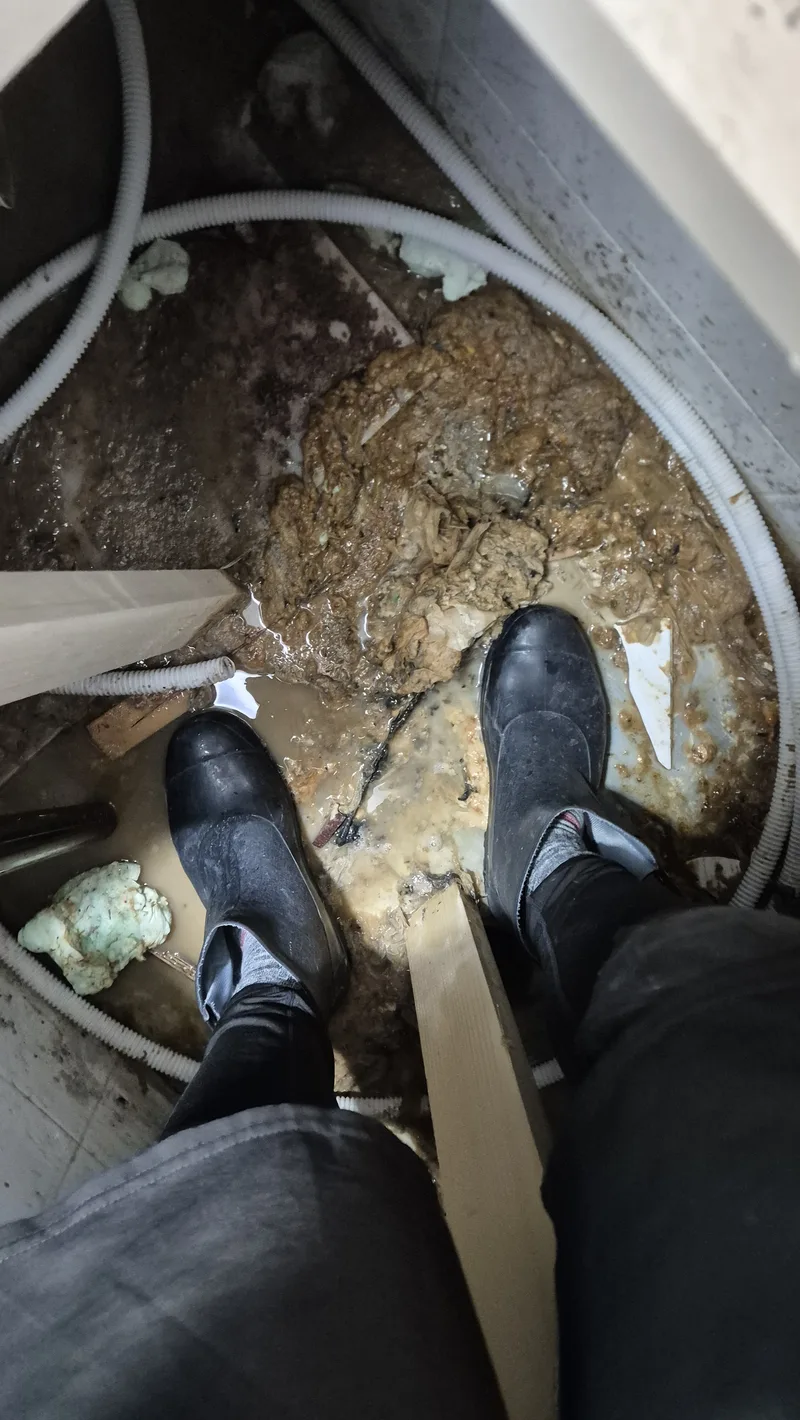 정화조역류 오수청소 작업중 방수장화