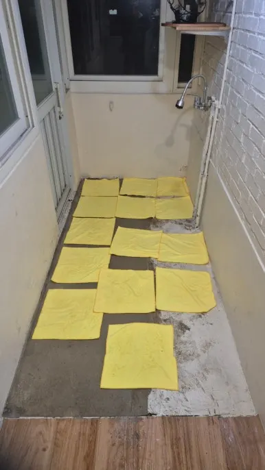 이태원 싱크대역류청소 후 바닥 건조 중