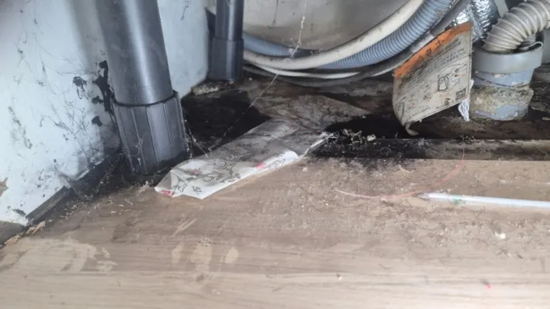 싱크대 하부 배관 오수 역류 오염 상태