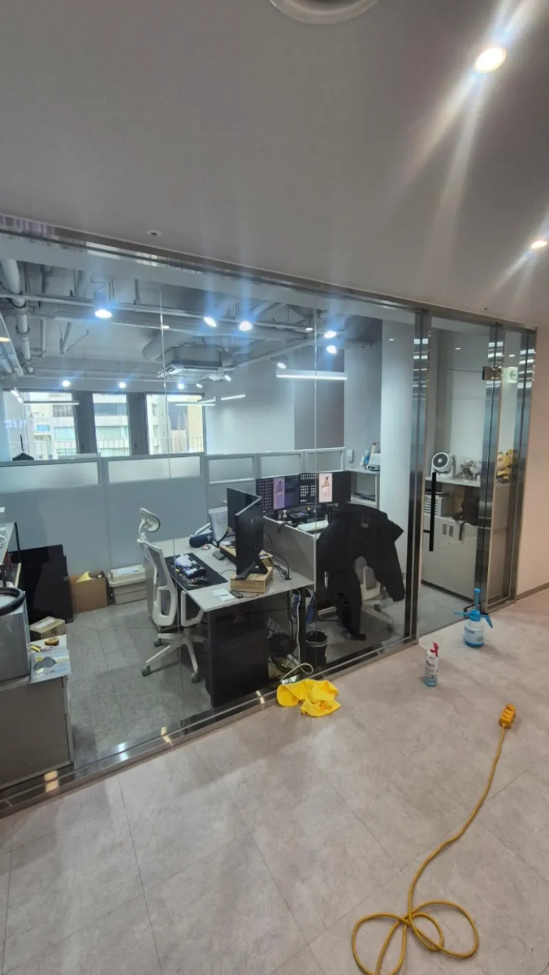 사무실 시트지 작업 후