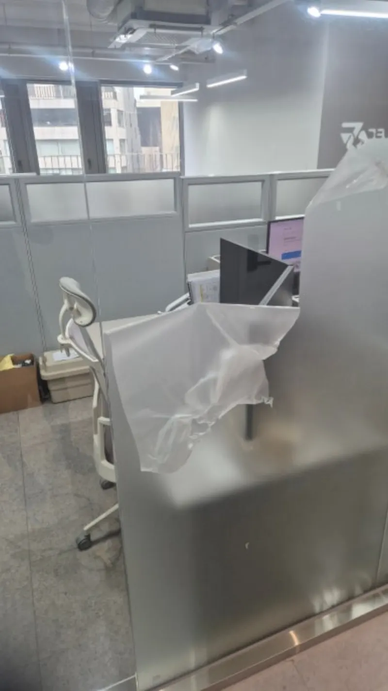 사무실 시트지 청소 전