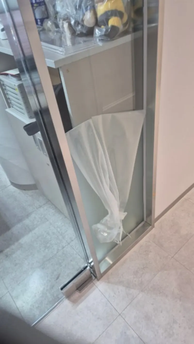 사무실 시트지 작업 전