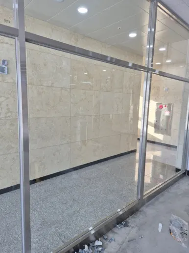 오피스 유리 시트지 제거 완료