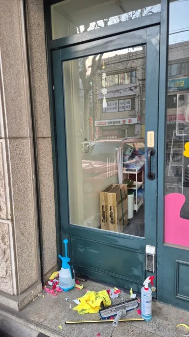 시트지 작업 중