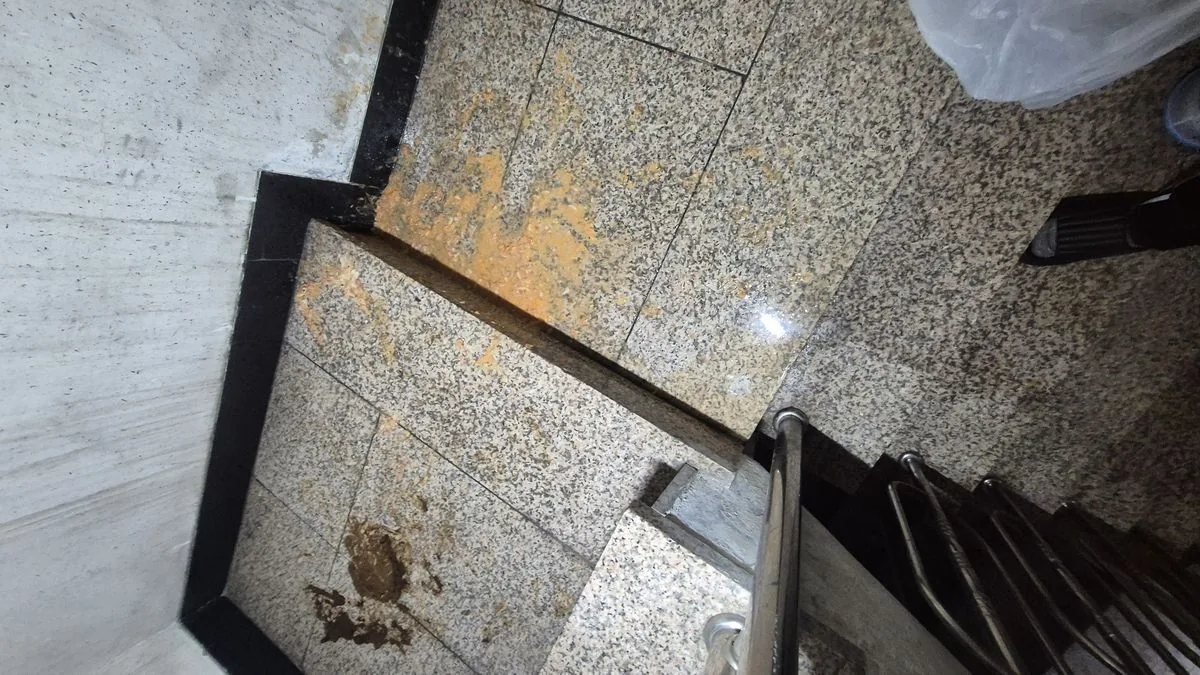 구토물 계단 청소 후