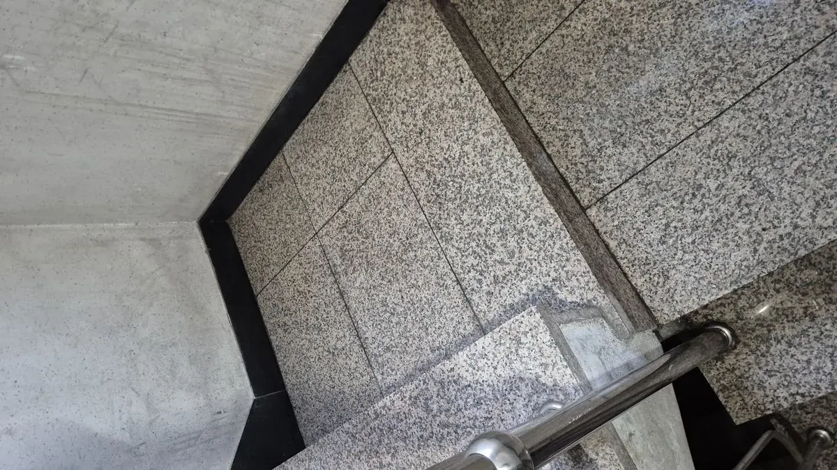 구토물 계단 청소 후