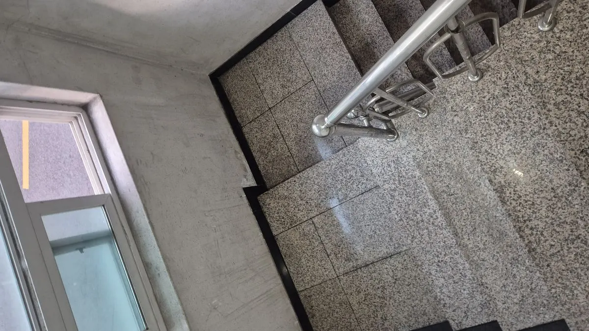 구토물 계단 청소 후