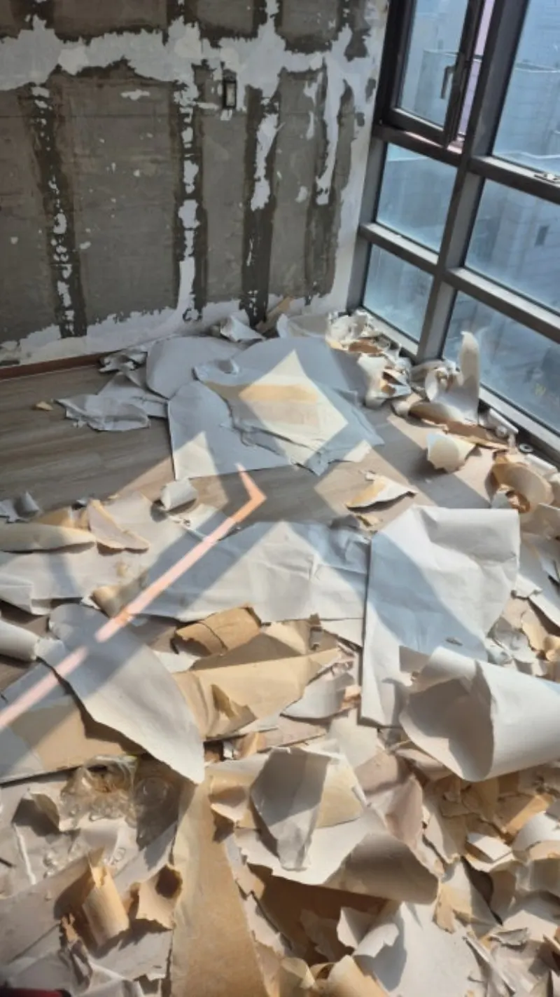 니코틴 황변 벽지 제거 전