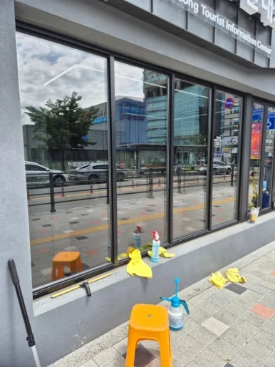 양평역 관광안내소 유리창 세정 완료
