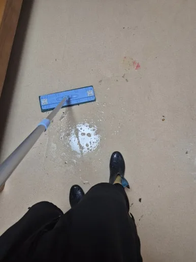 용인 바닥 효소 세정 작업 중