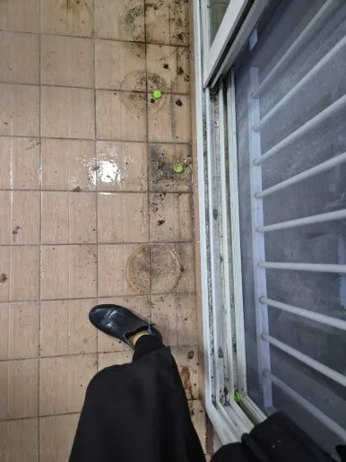 용인 베란다 타일 오염 상세